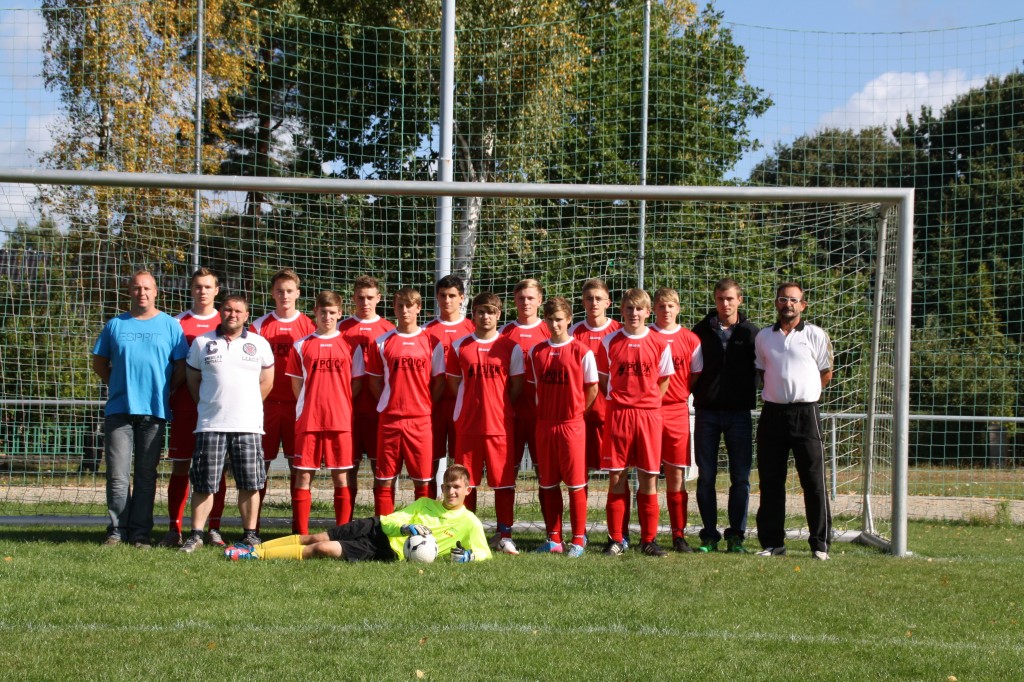 von links: Ulli Fechner (ML)-Moritz Petasch -Ingo Adam (Co)-Fabian Schierack -Mark Bens -Danny Müller -Stephan Reineke -Jakob Zschornack -Nicola Tietze -Stefan Wirth -Florian Riemer -Nico Weiß -Christoph Graf -Toni Fechner -Christoph Stahr -Fred Scholz (TR)